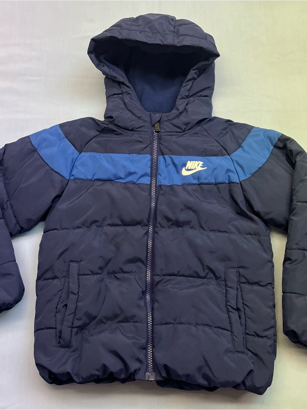 Nike Boys Hooded Colorblock Puffer Jacket Dark Navy Blue Size 6/7 Years Winter